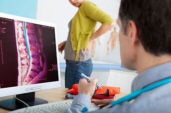 MRI της σπονδυλικής στήλης για να διευκρινιστεί η αιτία του πόνου στην πλάτη
